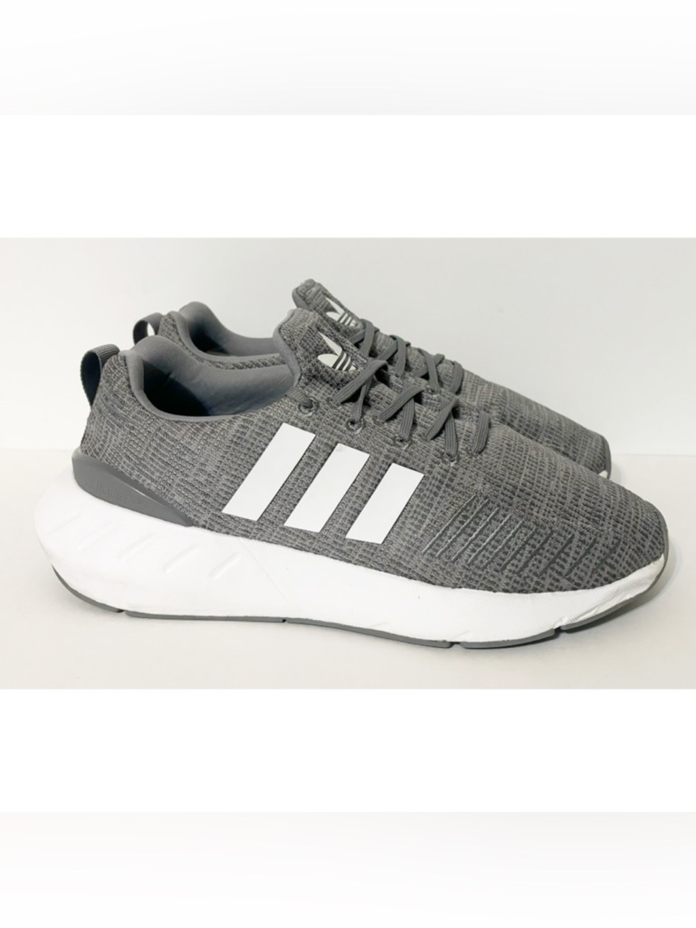 Adidas Originals Swift Run 22  Shoes/Sneakers Unisex Size 7, Grey & White